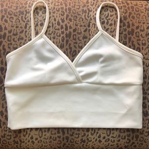 White Boohoo Crop-top 🦢